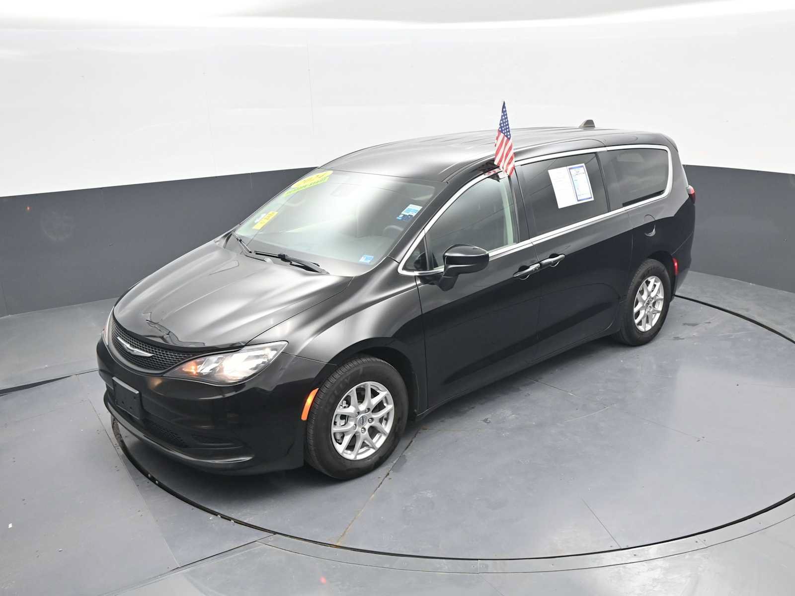 Used 2024 Chrysler Voyager LX FWD image 30