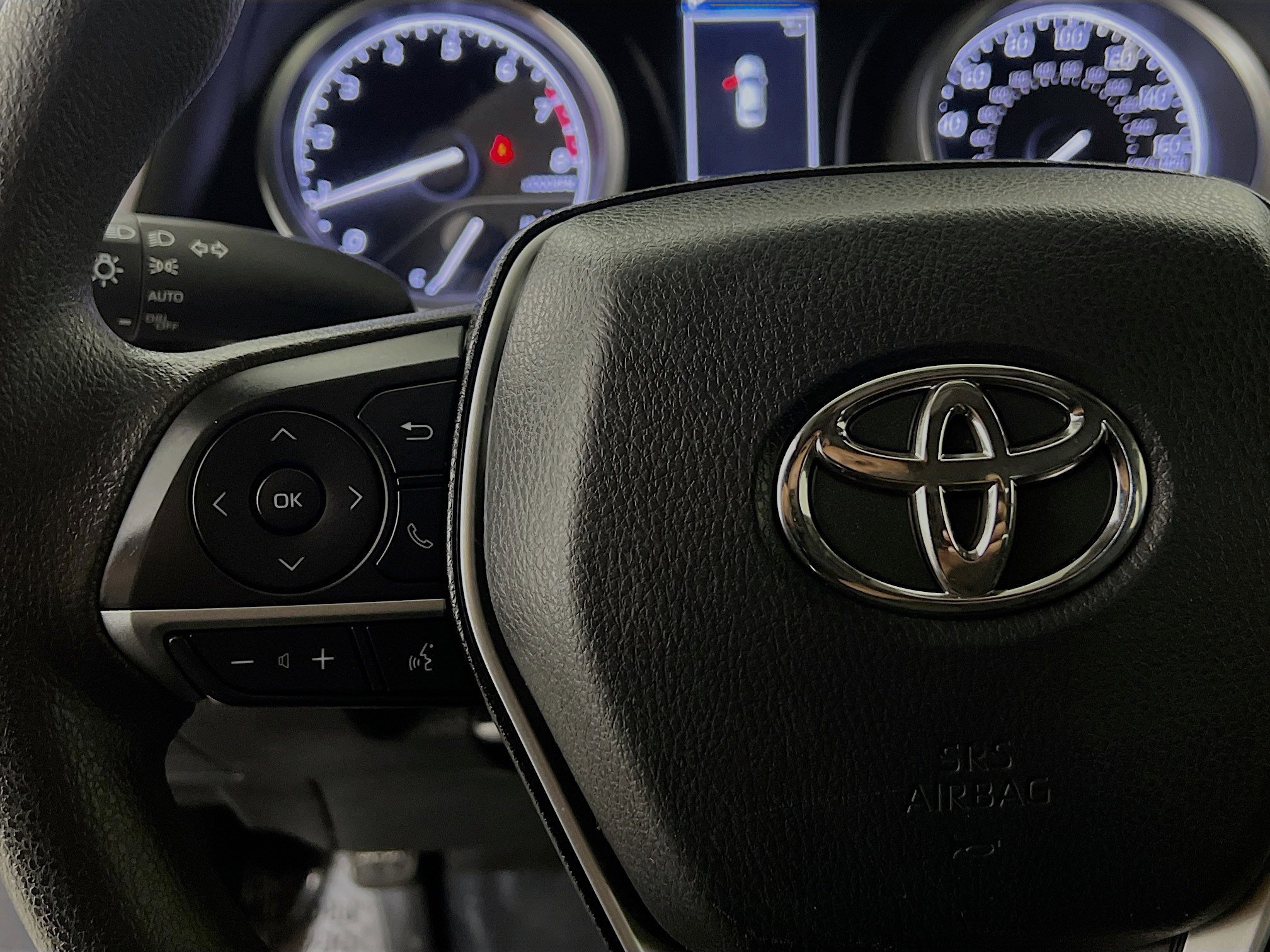 Used 2022 Toyota Camry LE image 19