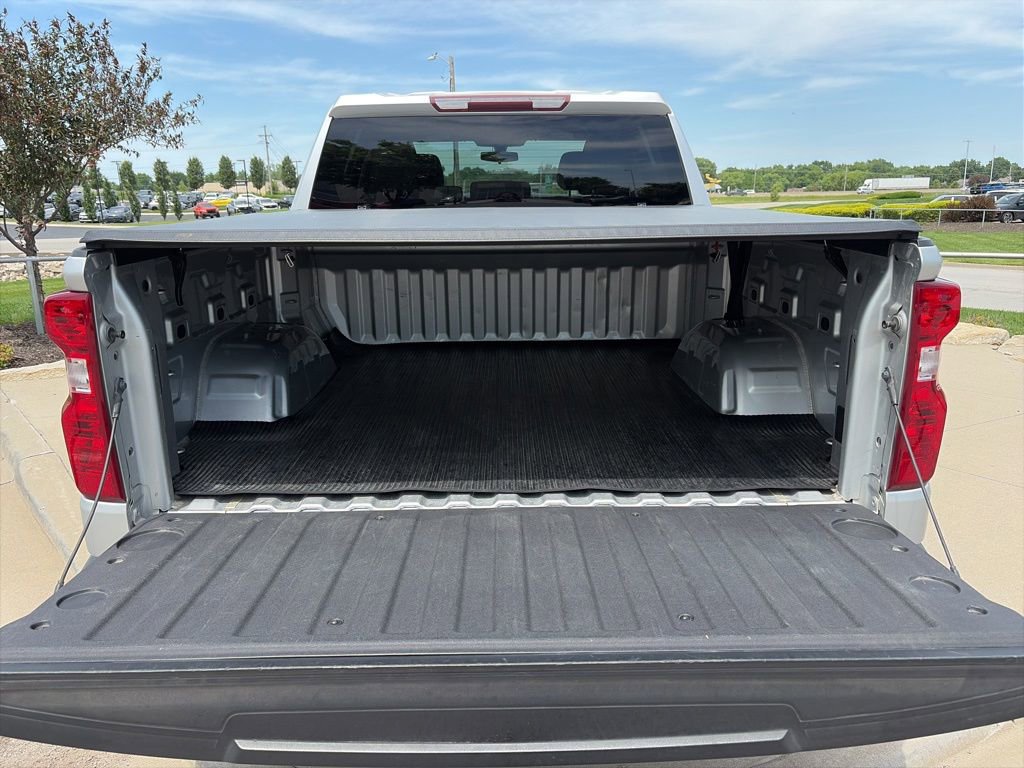 Used 2021 Chevrolet Silverado 1500 LT AWD/4WD image 16