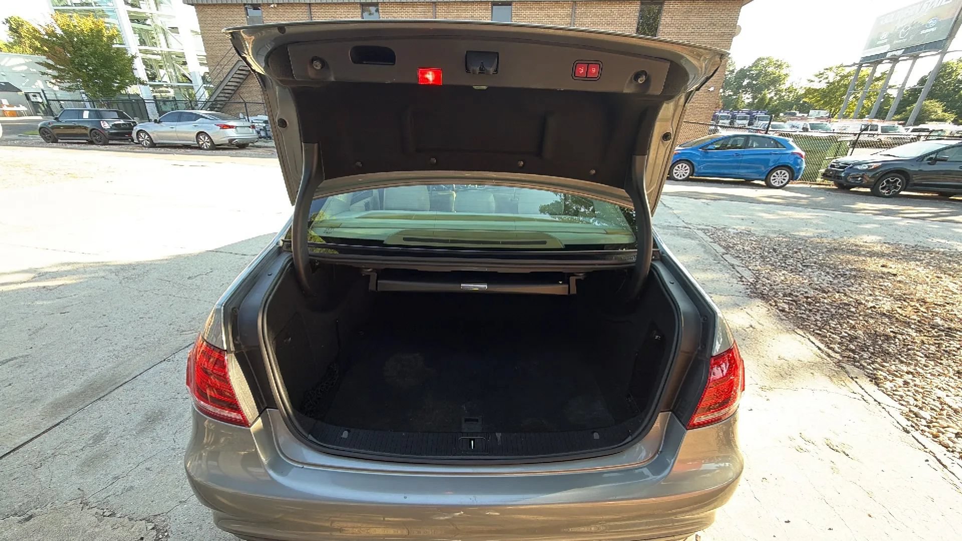Used 2014 Mercedes-Benz E 350 4MATIC Sedan image 7