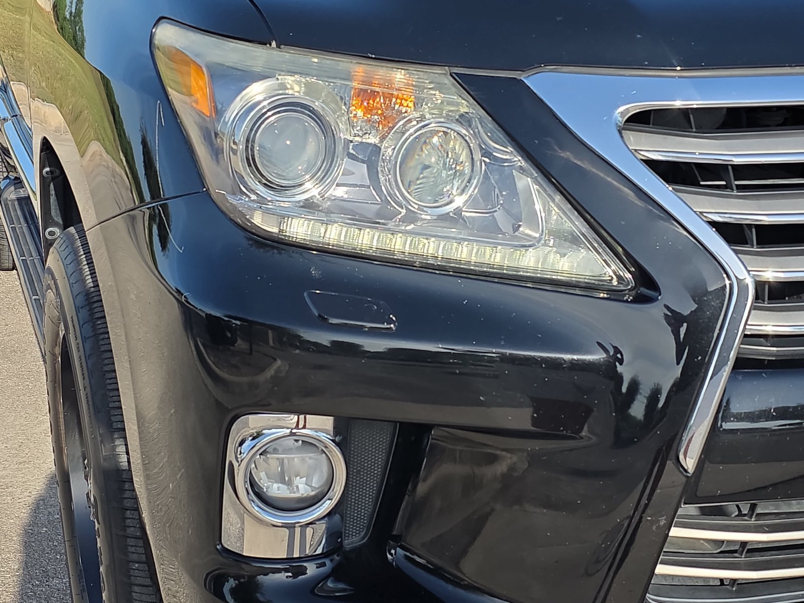 Used 2015 Lexus LX 570 4WD w/ Luxury Package image 28