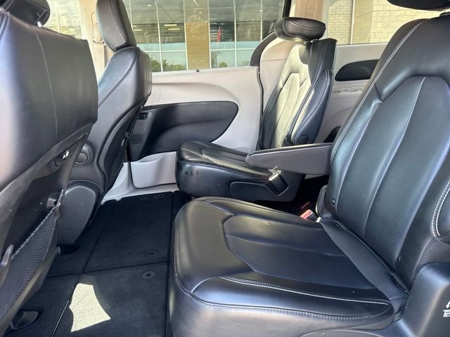 Used 2023 Chrysler Pacifica Touring-L image 19