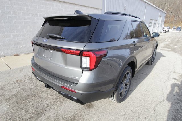 New 2026 Ford Explorer ST-Line w/ ST-Line Street Pack image 13
