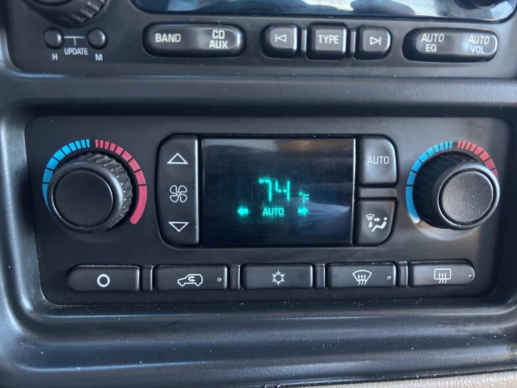 Used 2006 Chevrolet Silverado 2500 LT w/ Heavy-Duty Power Package image 23