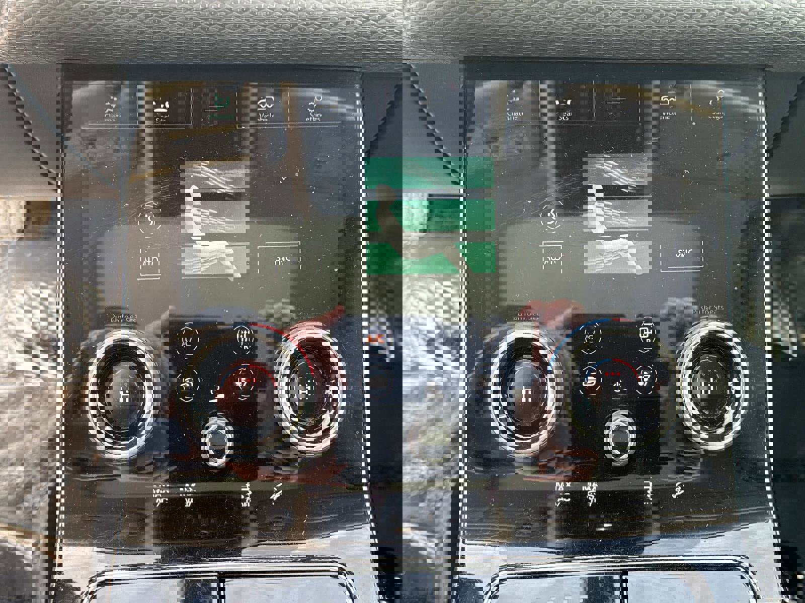 Used 2020 Land Rover Range Rover Velar S image 25