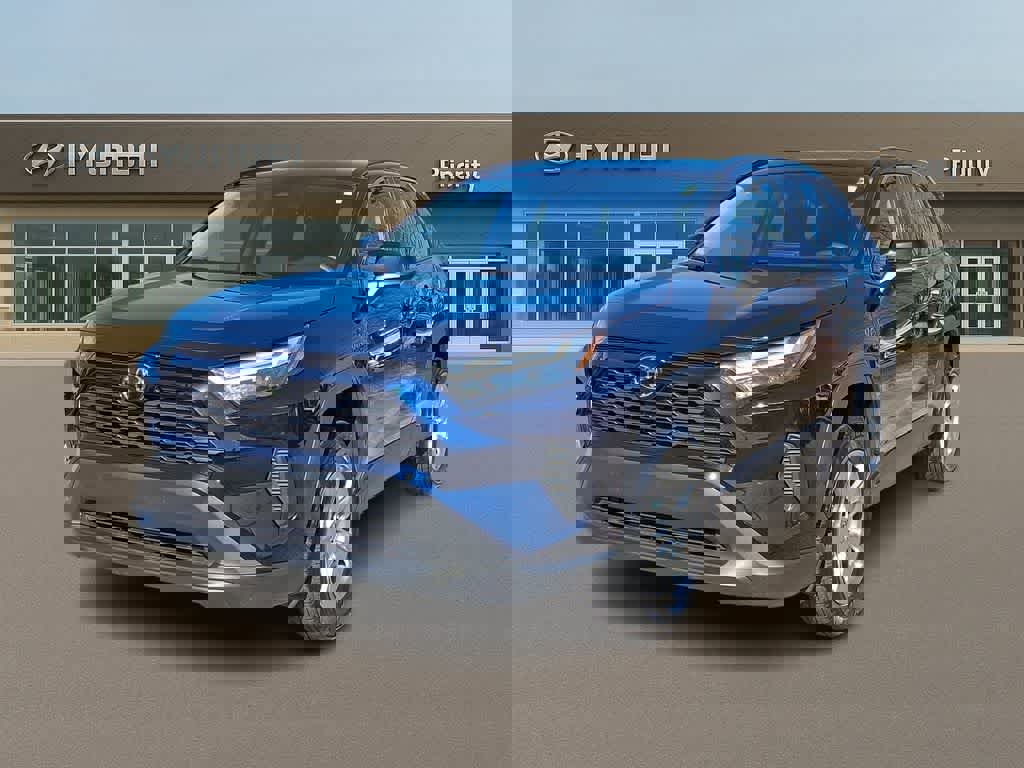 Used 2024 Toyota RAV4 XLE image 1