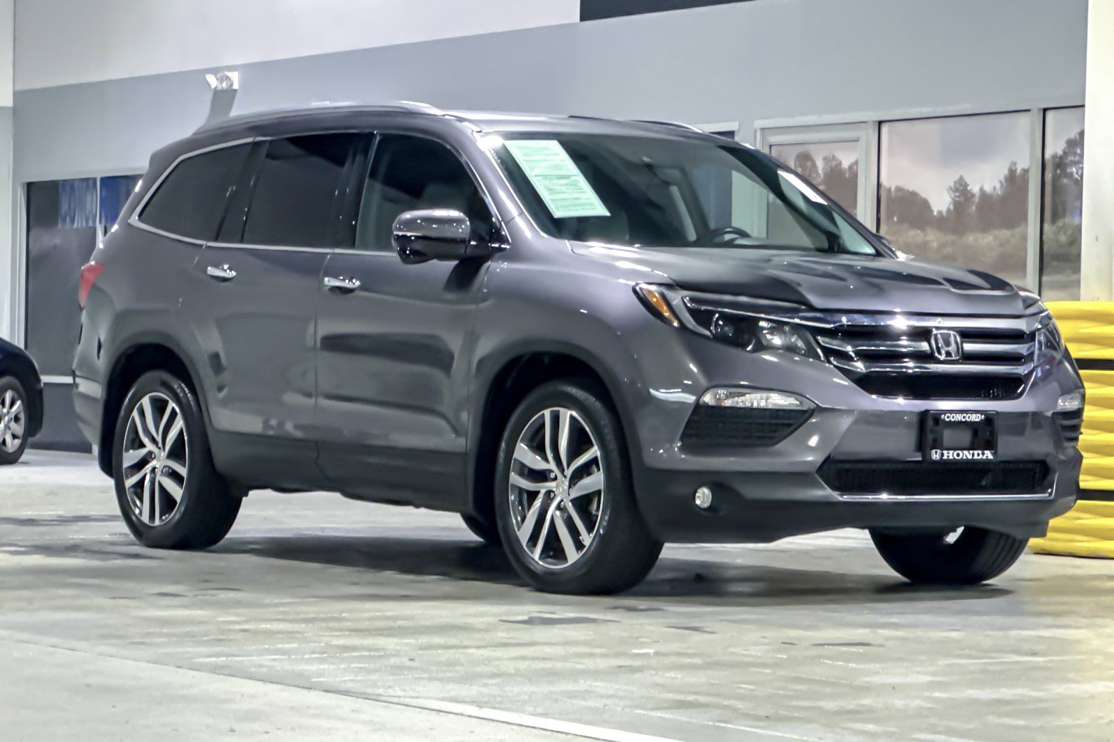 Used 2017 Honda Pilot Touring image 6