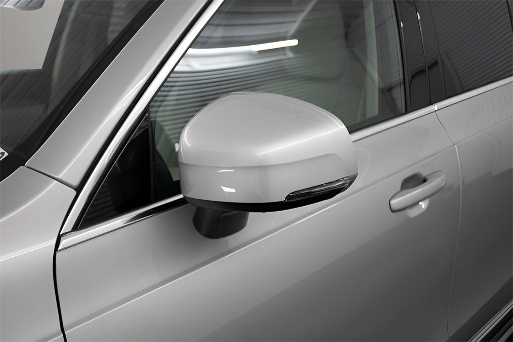 Certified 2025 Volvo XC90 T8 Plus w/ Protection Package Premier image 9