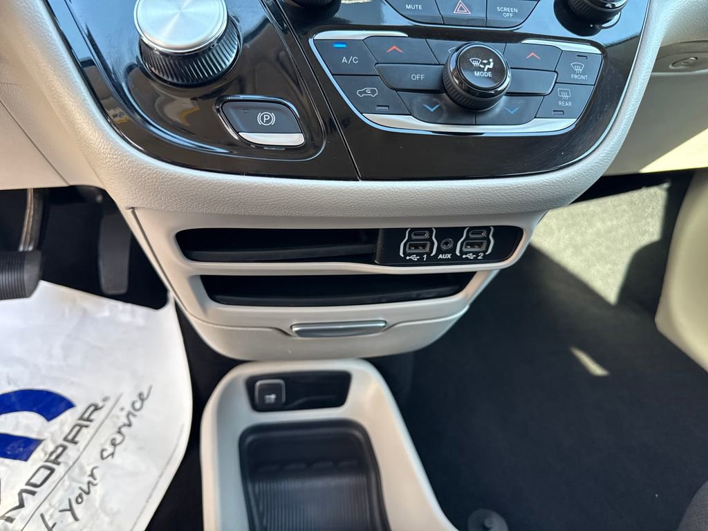 Used 2023 Chrysler Voyager LX FWD image 17