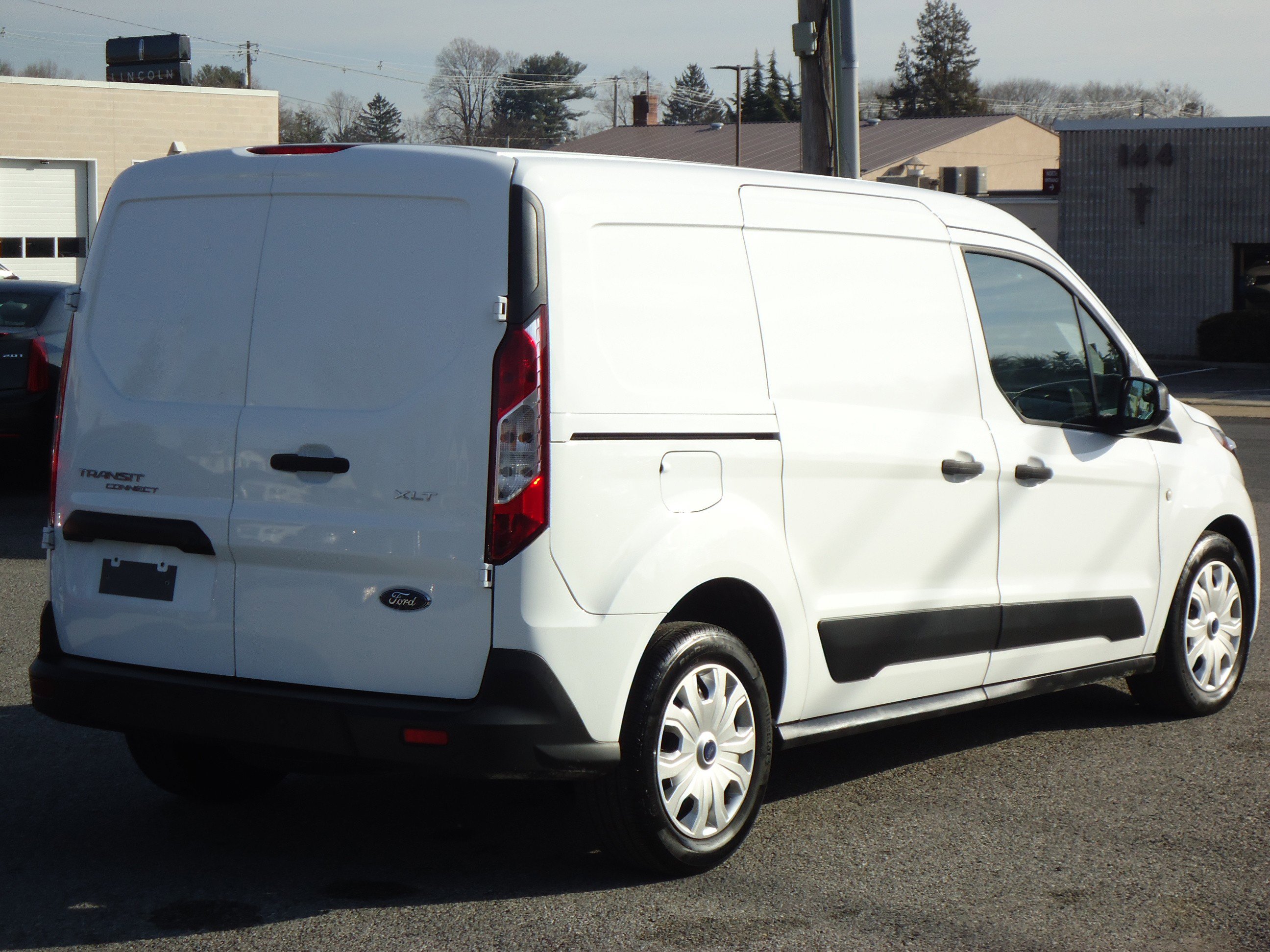 Used 2023 Ford Transit Connect XLT image 3