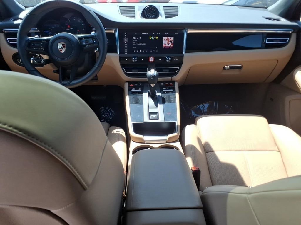 Used 2025 Porsche Macan AWD/4WD image 13
