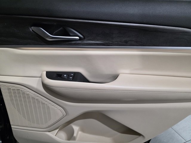 Used 2024 Jeep Grand Cherokee L Limited image 12