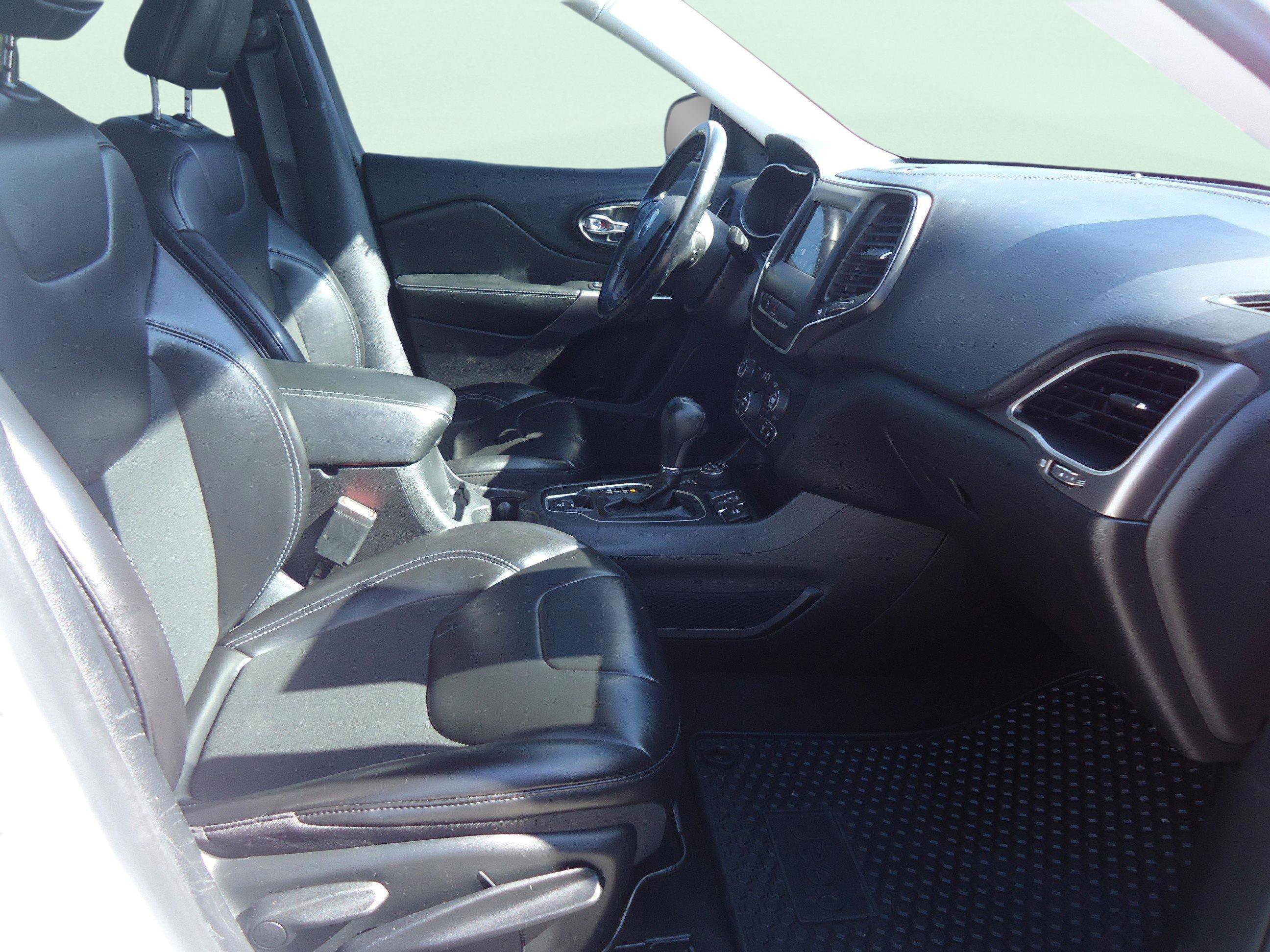 Used 2020 Jeep Cherokee Latitude Plus w/ Cold Weather Group image 26