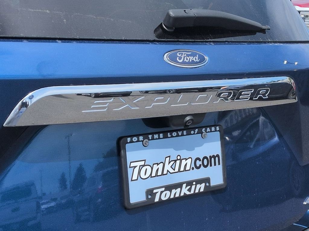Used 2021 Ford Explorer XLT w/ Equipment Group 202A AWD/4WD image 26