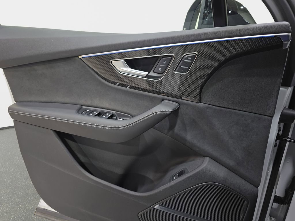 Used 2023 Audi SQ7 Prestige AWD/4WD image 30