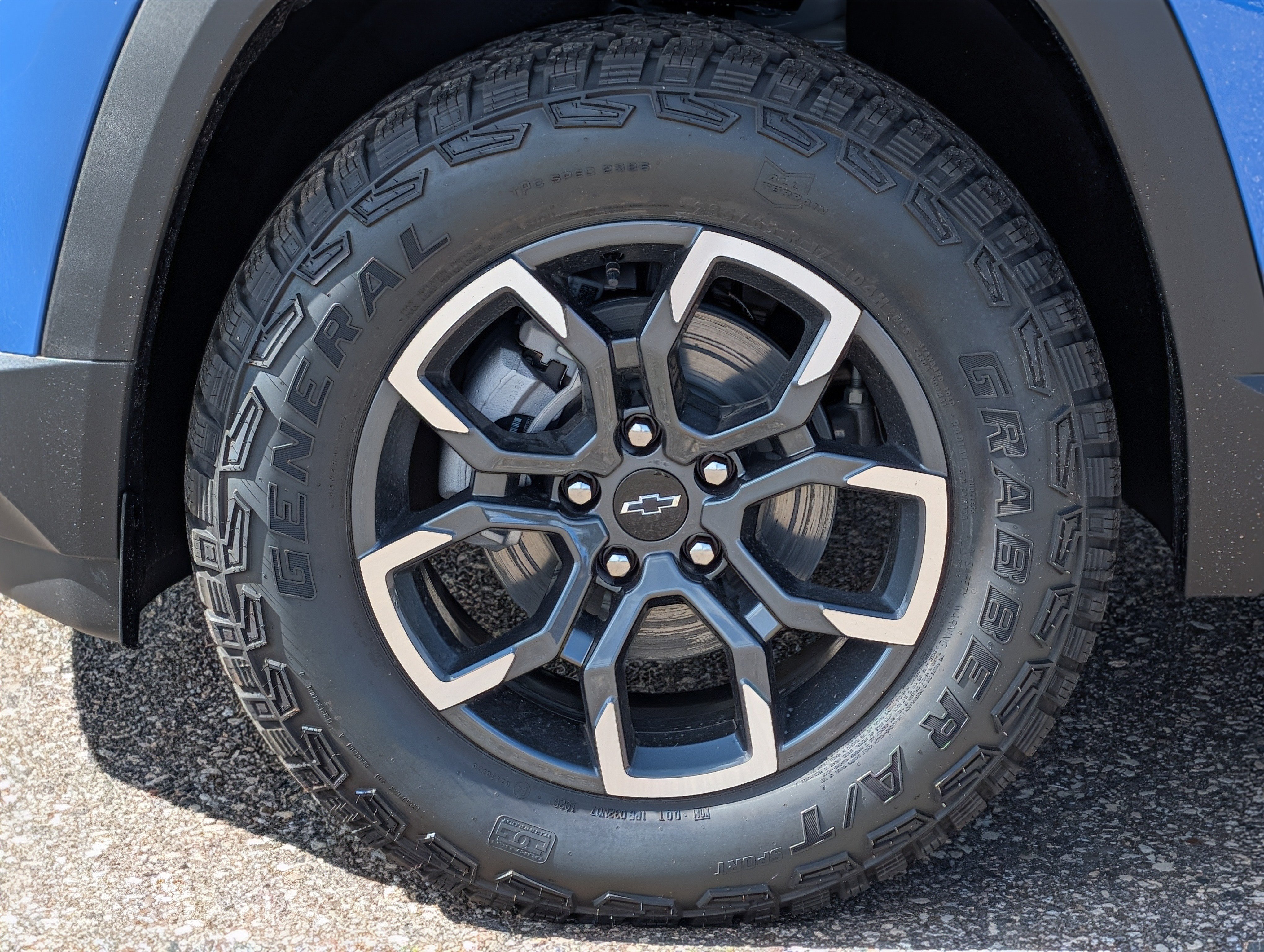 New 2026 Chevrolet Equinox ACTIV w/ Convenience Package III AWD/4WD image 7