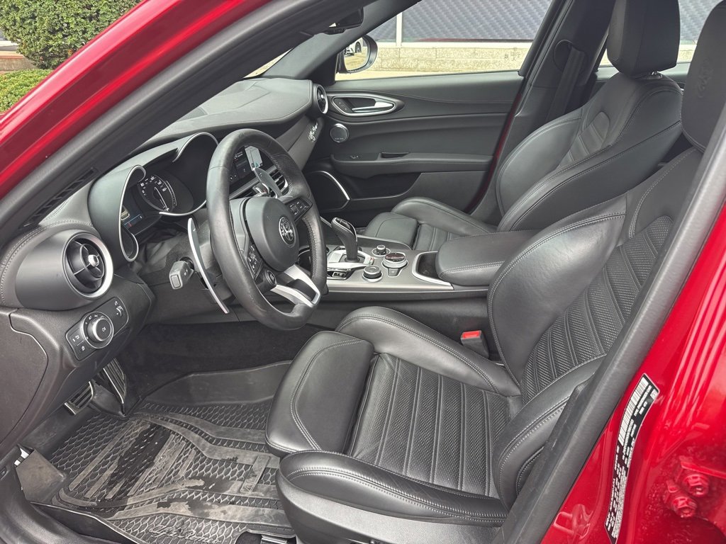 Used 2022 Alfa Romeo Giulia Veloce image 22