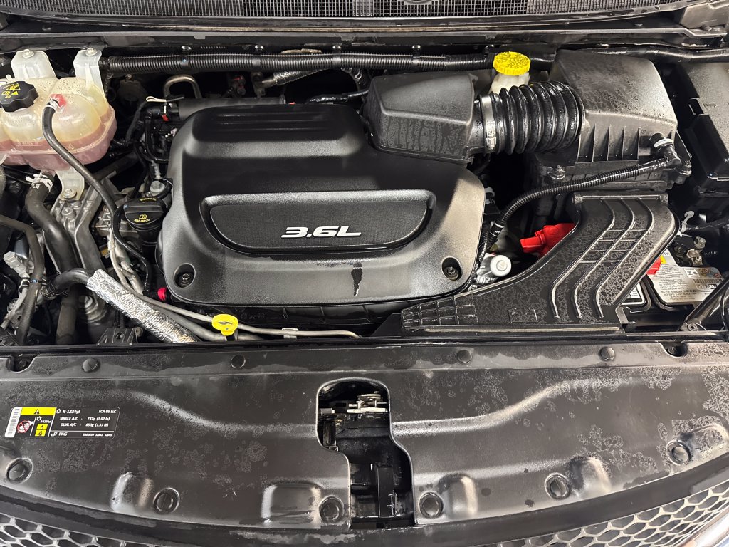 Used 2017 Chrysler Pacifica Limited FWD image 9