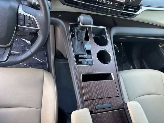 Used 2024 Toyota Sienna XLE FWD image 23