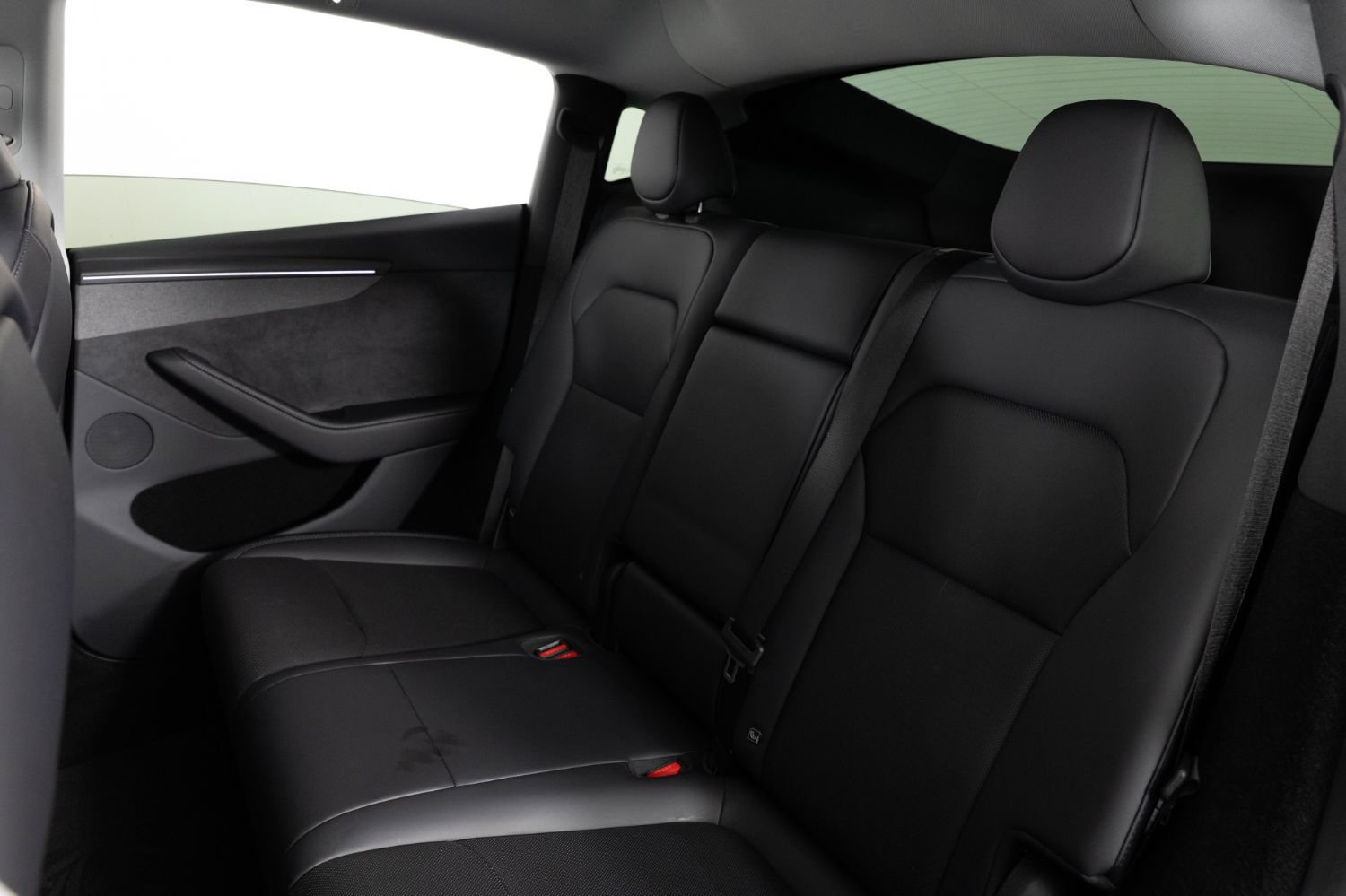 Used 2026 Tesla Model Y Long Range RWD image 16