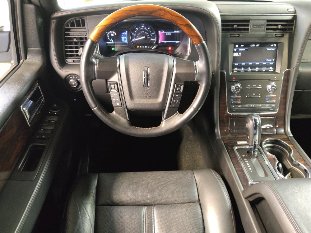 Used 2017 Lincoln Navigator Reserve RWD image 22