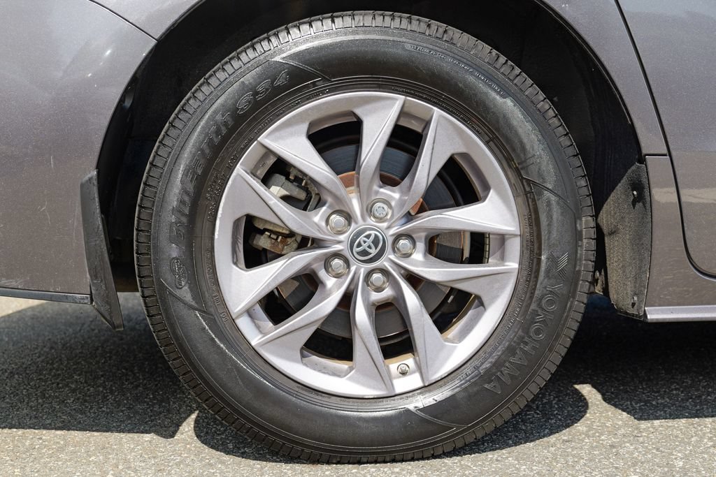 Used 2024 Toyota Sienna XLE w/ XLE Plus Package FWD image 13