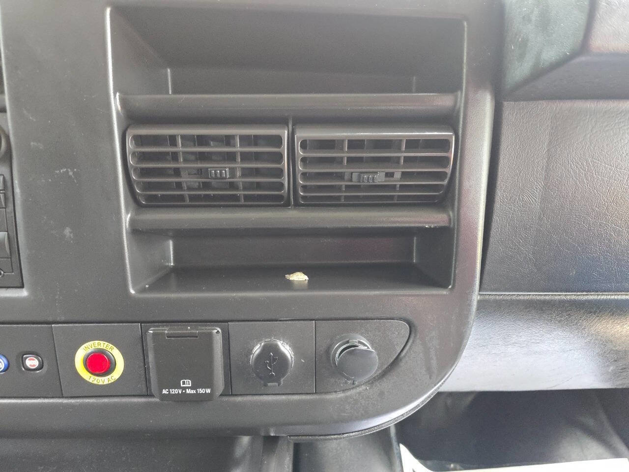 Used 2018 Chevrolet Express 2500 w/ Driver Convenience Package RWD image 13