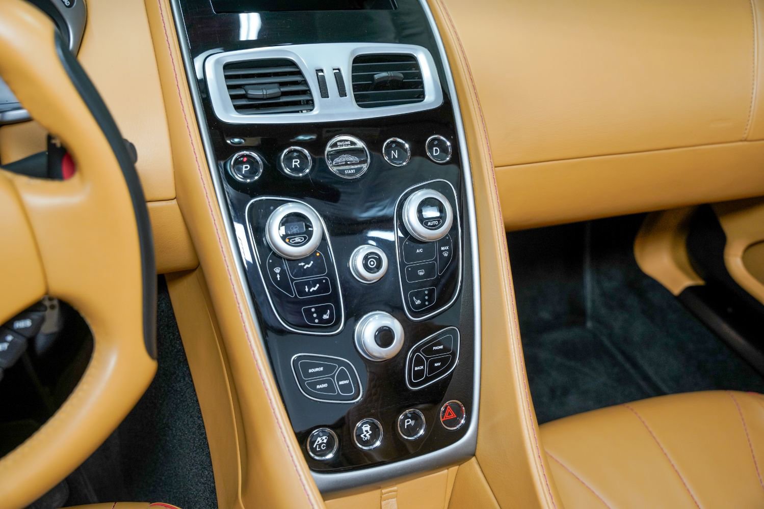 Used 2014 Aston Martin Vanquish Volante RWD image 42