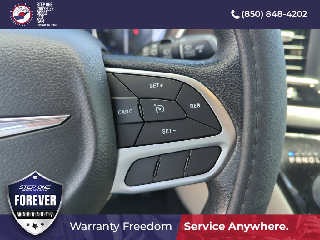 Used 2019 Chrysler Pacifica Touring Plus w/ Tire & Wheel Group FWD image 22