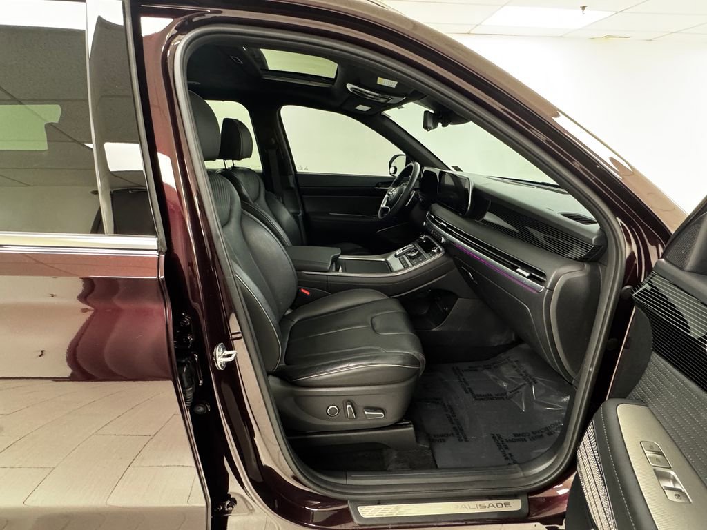 Used 2023 Hyundai Palisade Calligraphy image 15