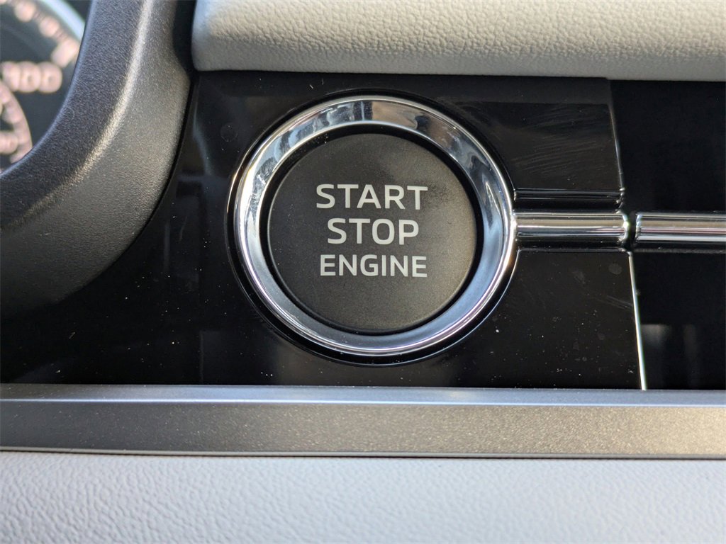 New 2025 Mitsubishi Outlander SE image 29