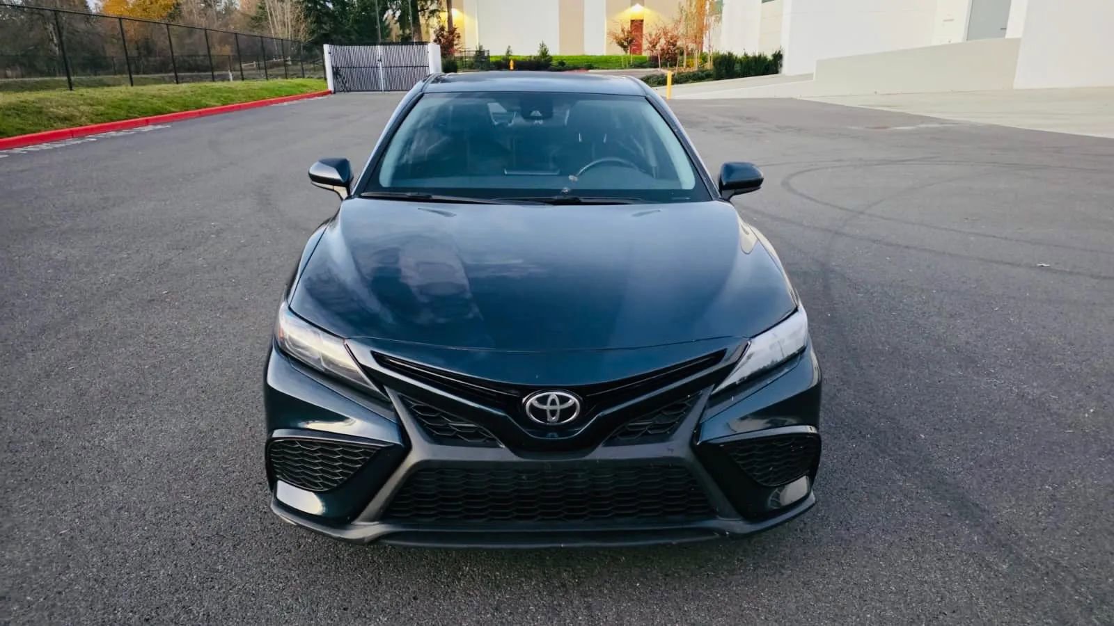 Used 2021 Toyota Camry SE image 8