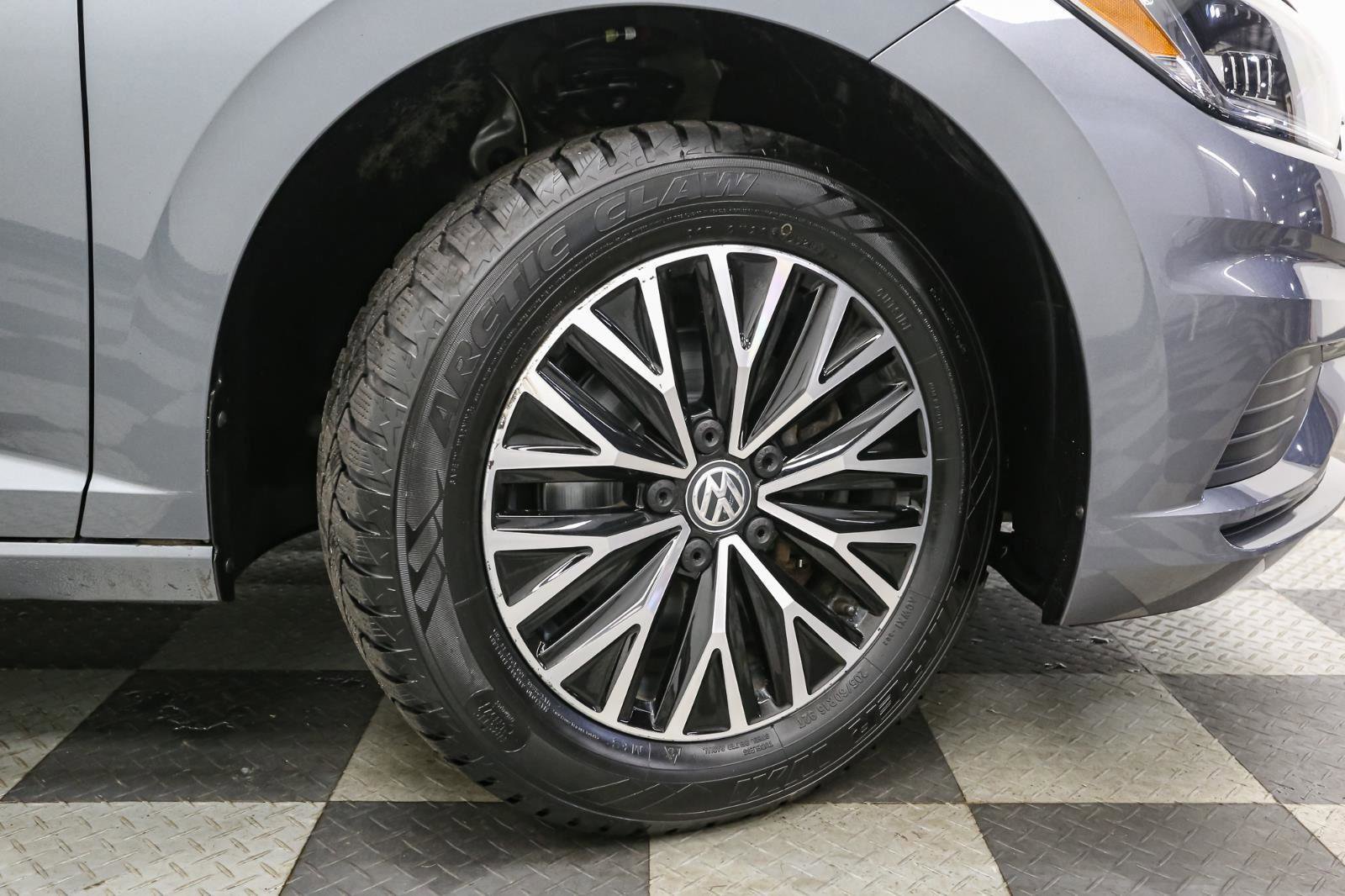 Used 2019 Volkswagen Jetta SEL w/ Cold Weather Package image 15