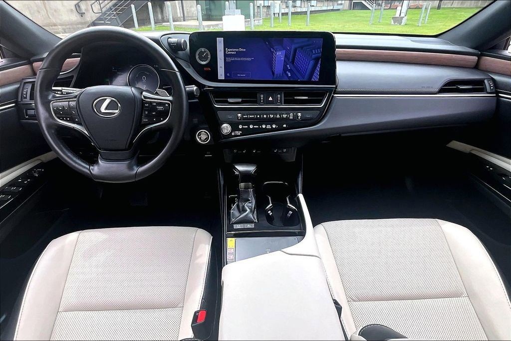 Used 2025 Lexus ES 300h w/ Premium Package FWD image 21