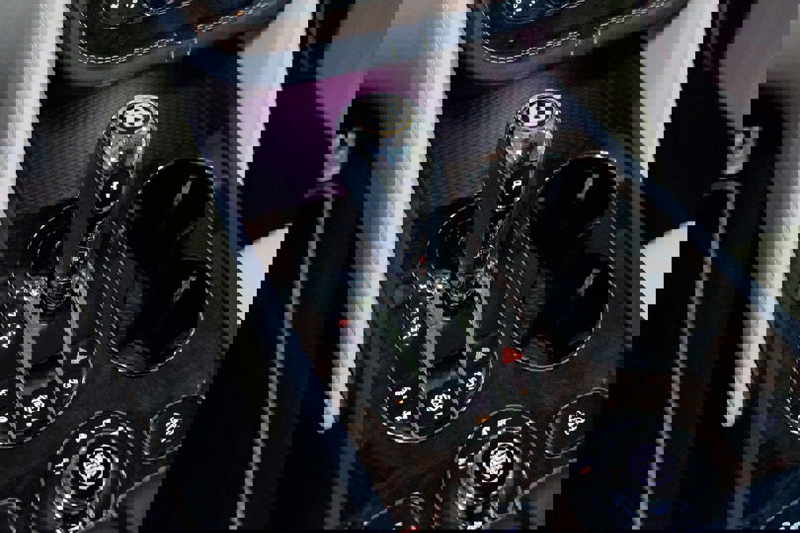 Used 2020 Bentley Bentayga V8 image 60