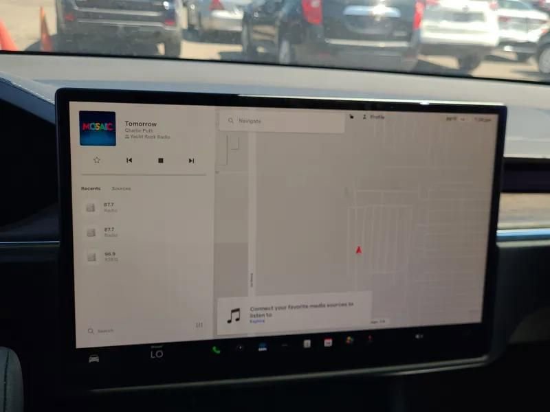 Used 2022 Tesla Model X Plaid image 8