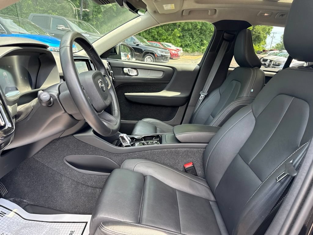 Used 2025 Volvo XC40 B5 Plus w/ Protection Package Premier AWD/4WD image 9