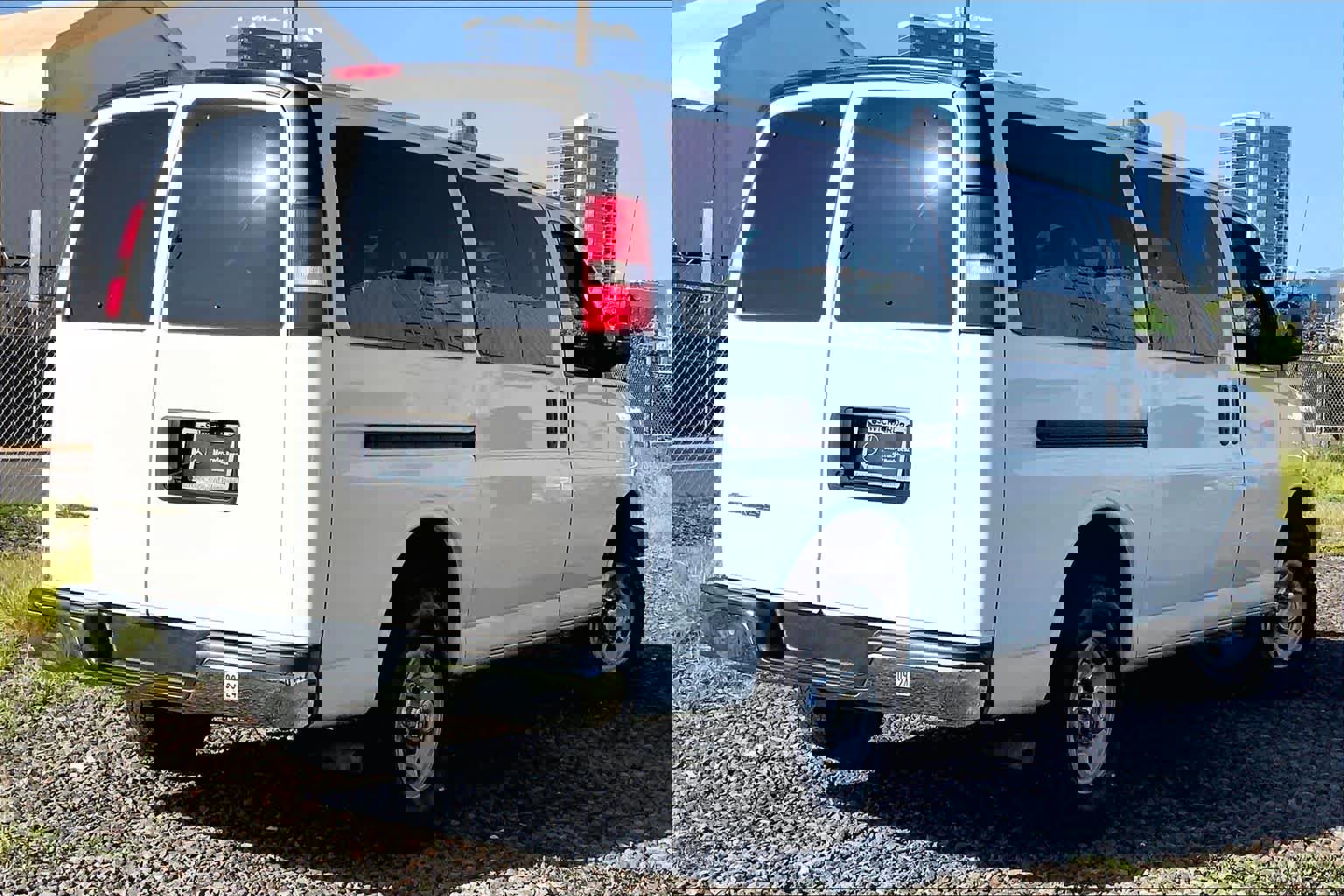 Used 2019 Chevrolet Express 3500 LT w/ LT Preferred Equipment Group RWD image 4