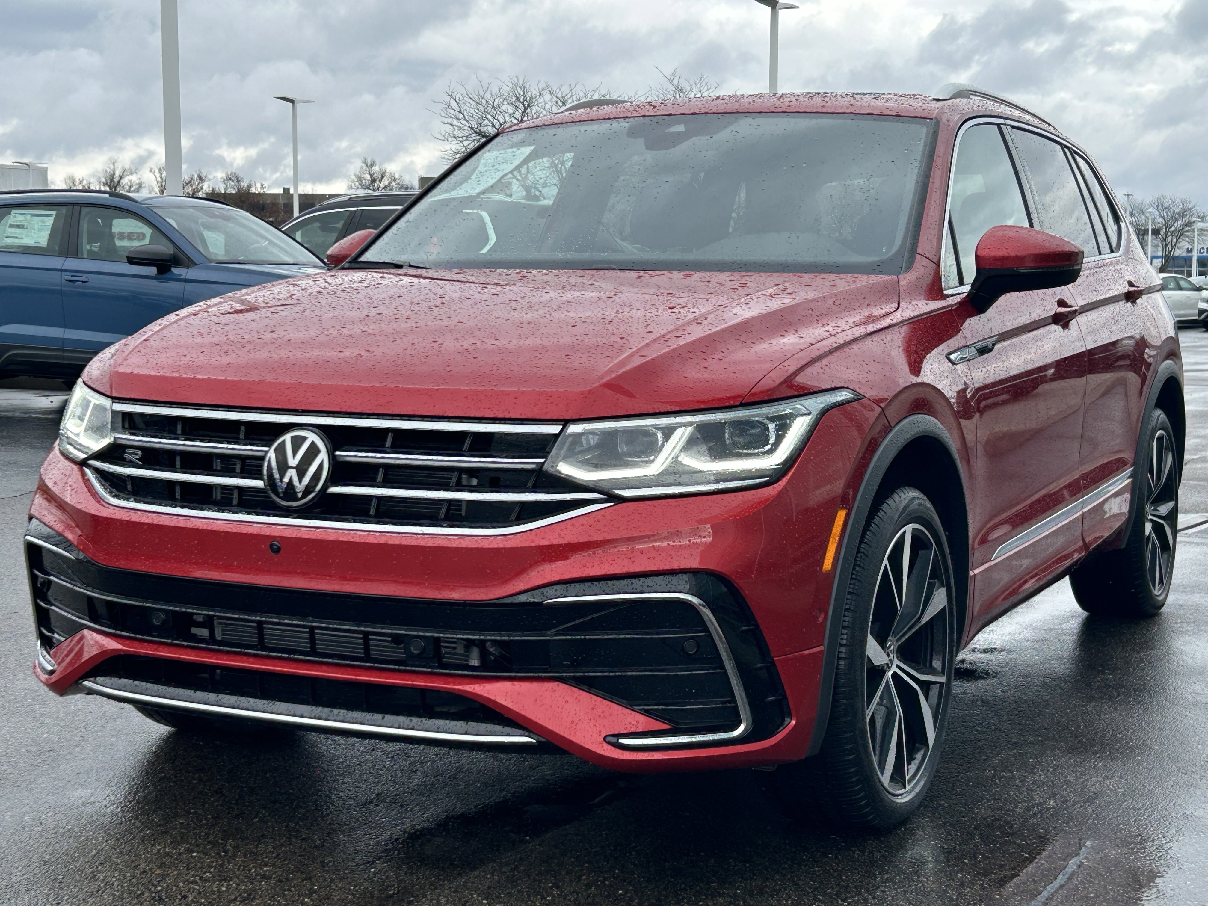 Certified 2024 Volkswagen Tiguan SEL R-Line image 3