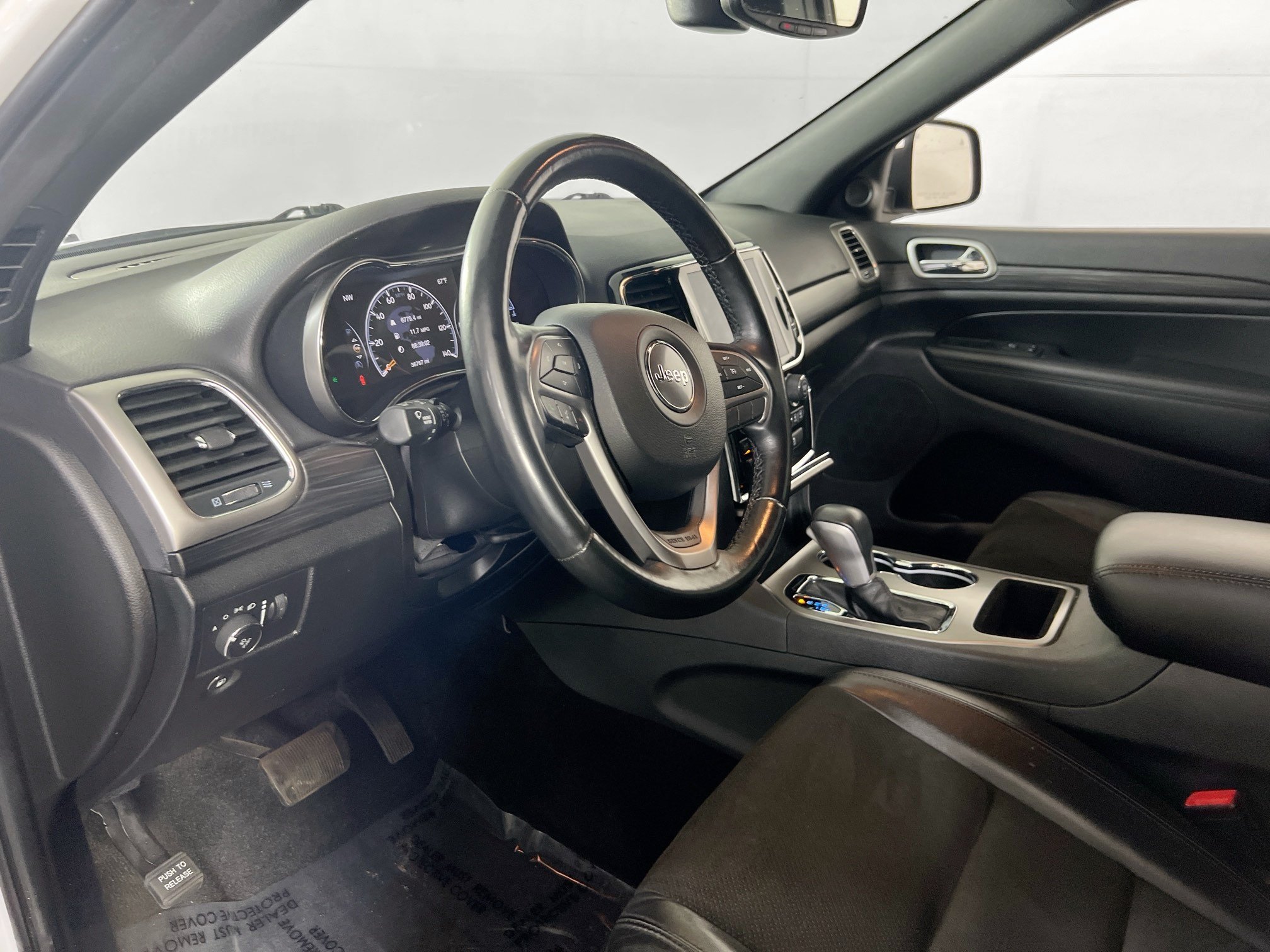 Used 2022 Jeep Grand Cherokee Laredo X AWD/4WD image 9