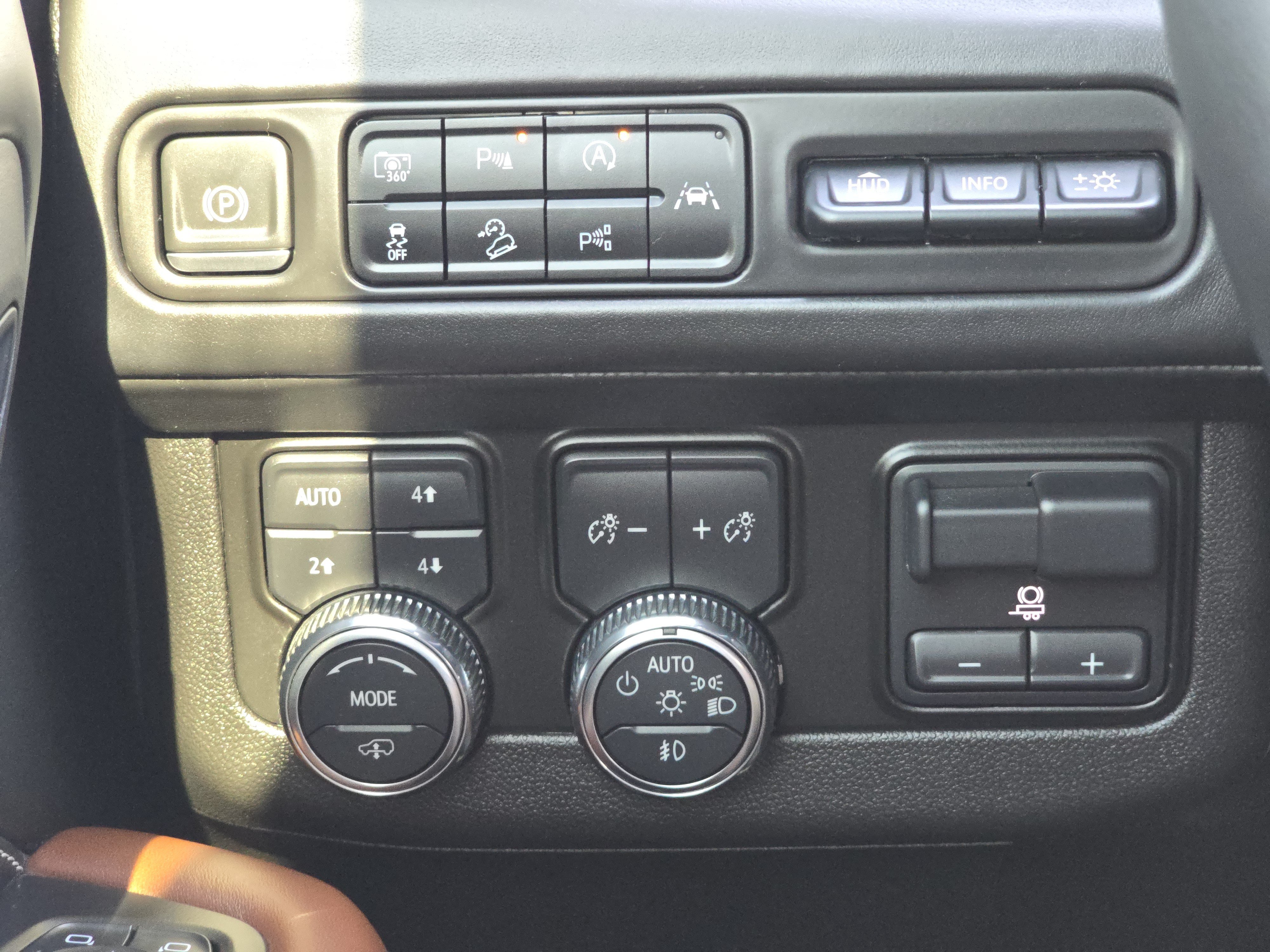 Used 2023 GMC Yukon Denali Ultimate AWD/4WD image 11
