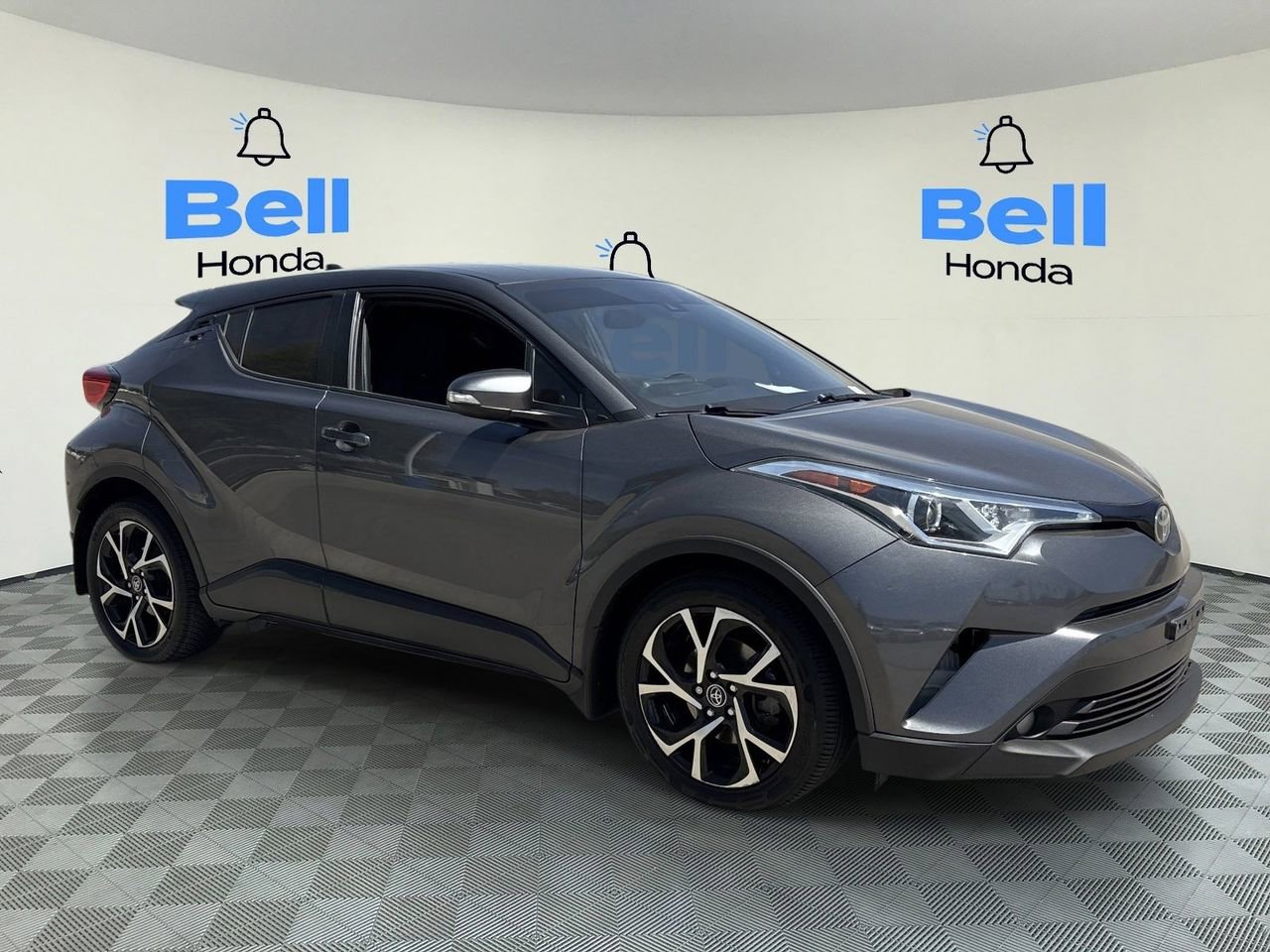 Used 2018 Toyota C-HR XLE FWD image 6