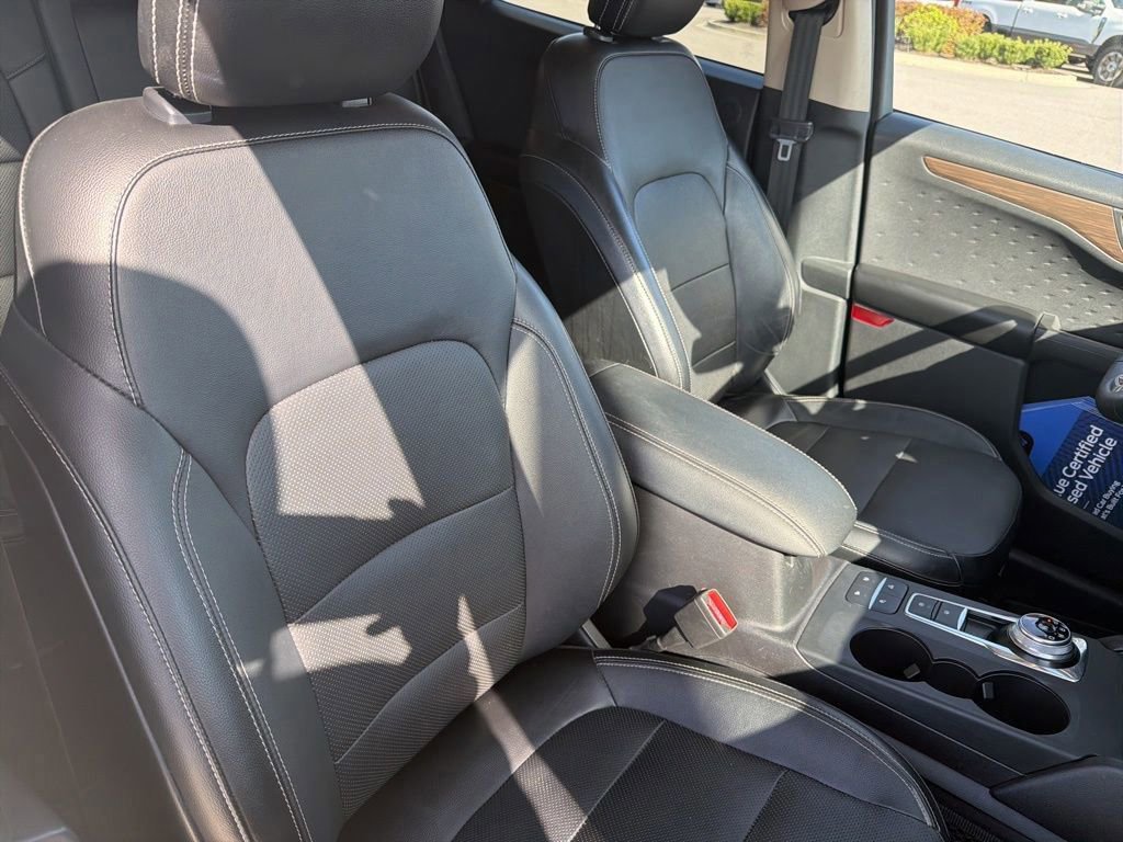 Certified 2020 Ford Escape Titanium AWD/4WD image 33