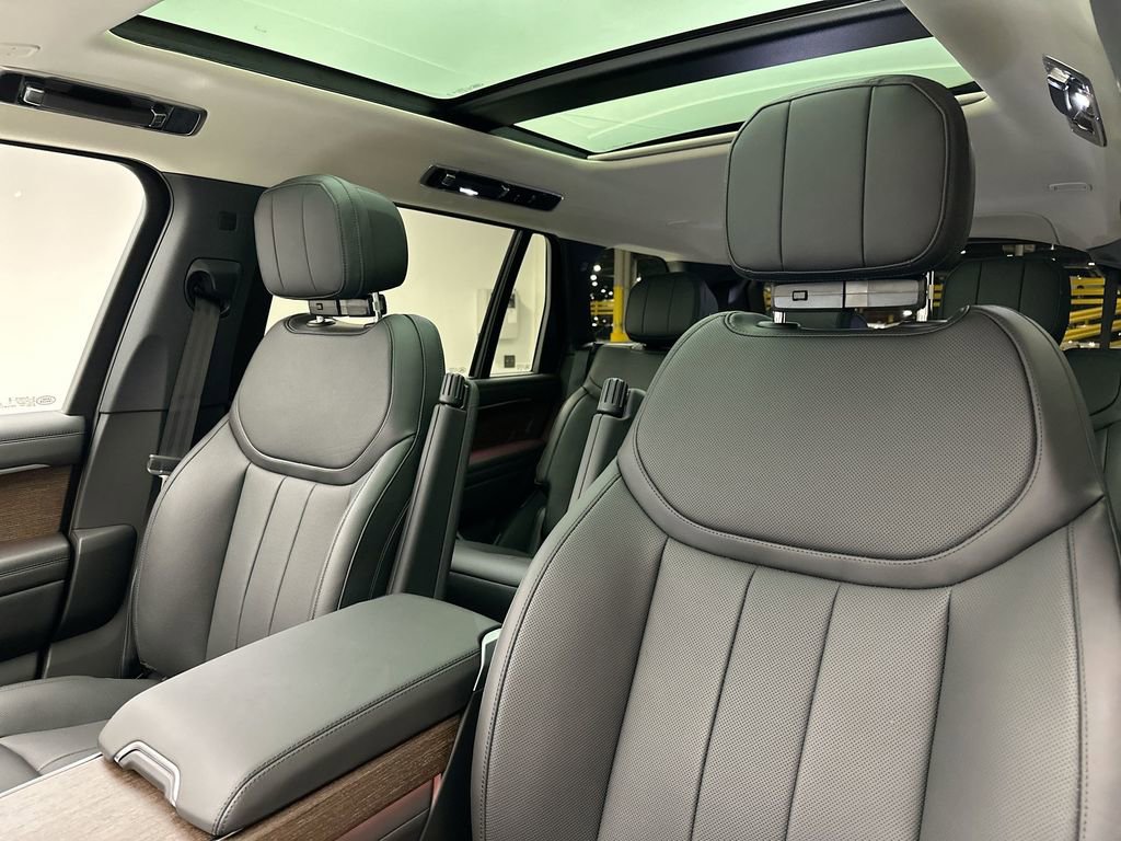 Used 2025 Land Rover Range Rover Long Wheelbase SE image 7