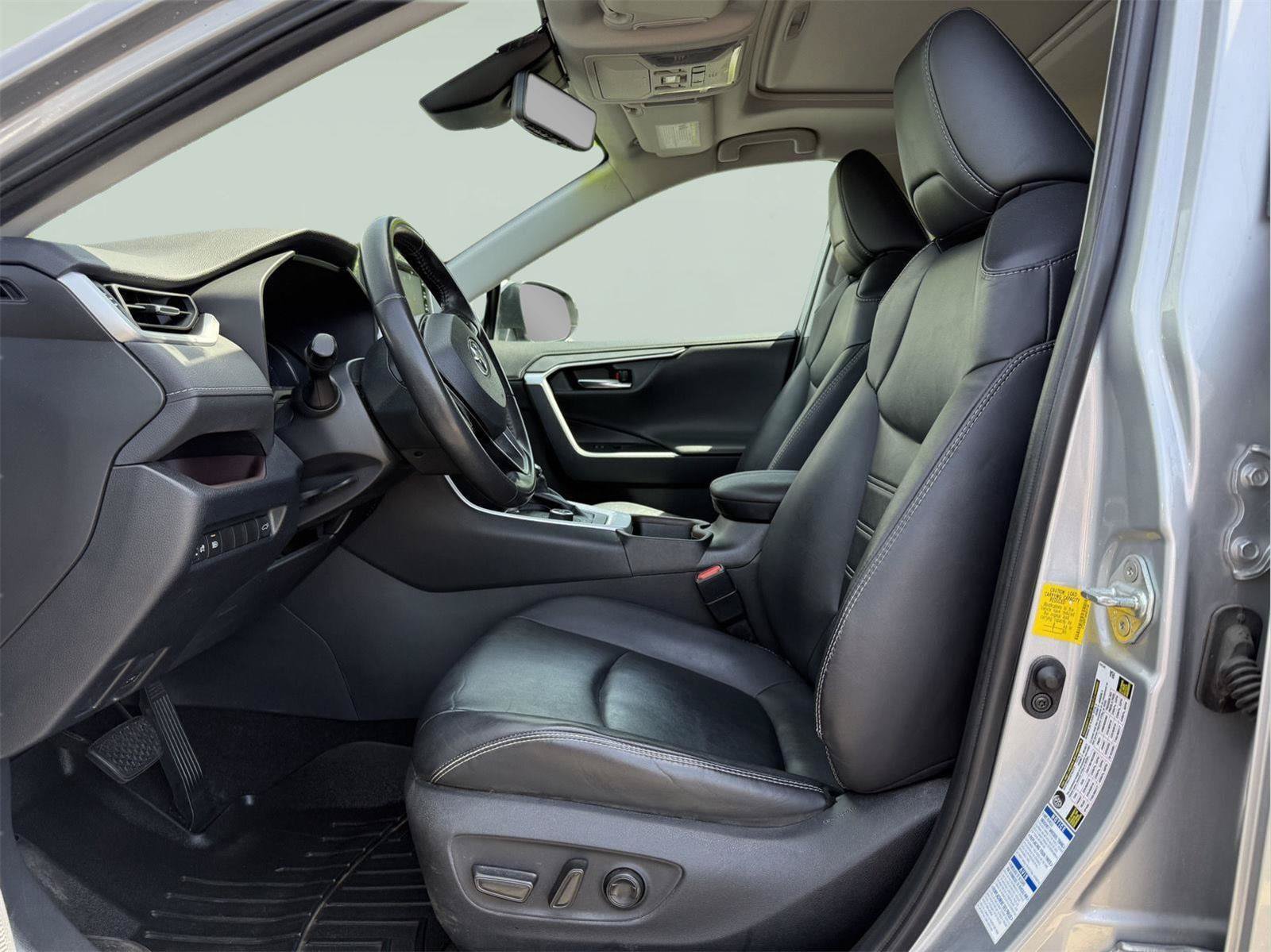 Used 2019 Toyota RAV4 Limited w/ Carpet Mat Package AWD/4WD image 11