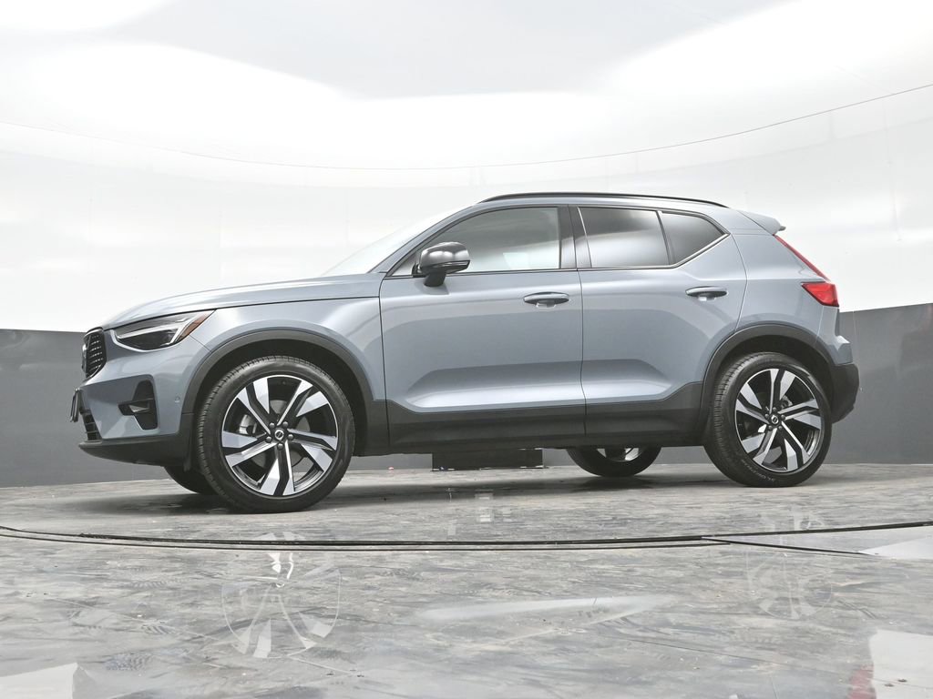 Used 2023 Volvo XC40 B5 Ultimate w/ Protection Package Premier image 26