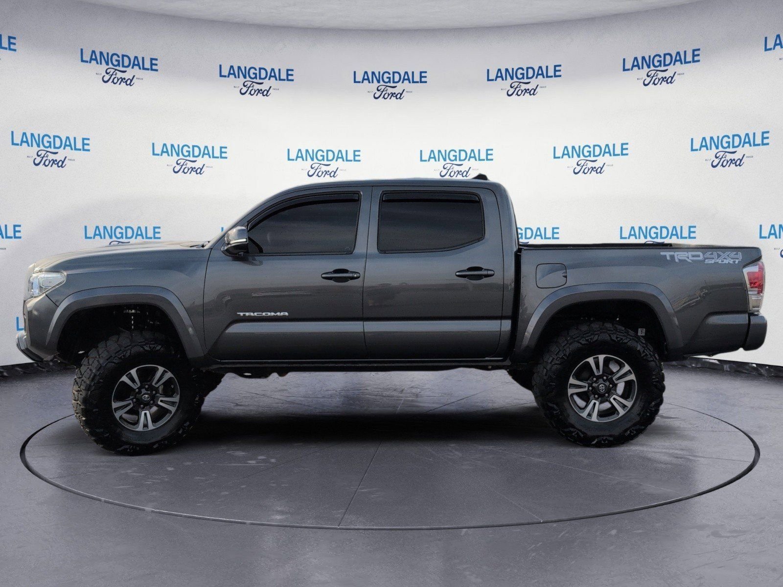 Used 2019 Toyota Tacoma TRD Sport AWD/4WD image 10