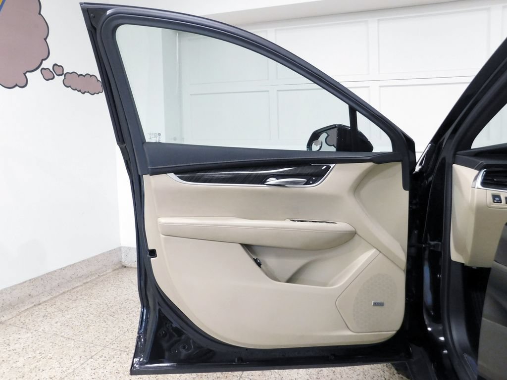 Used 2017 Cadillac XT5 FWD image 19