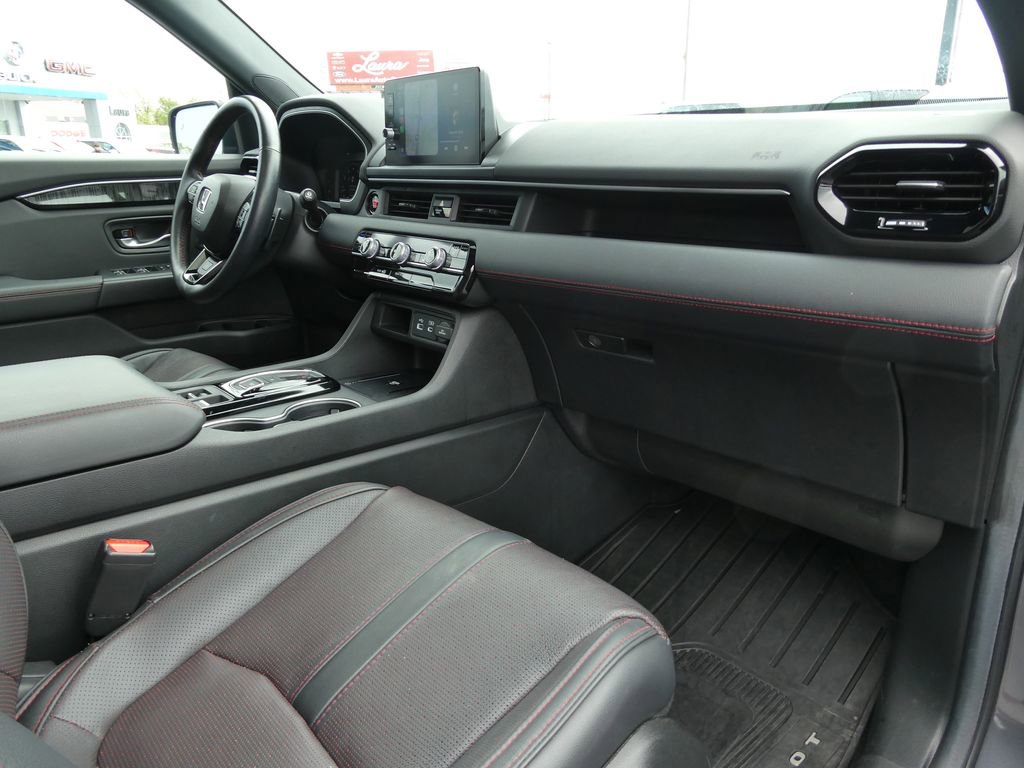 Used 2025 Honda Pilot Black Edition image 14