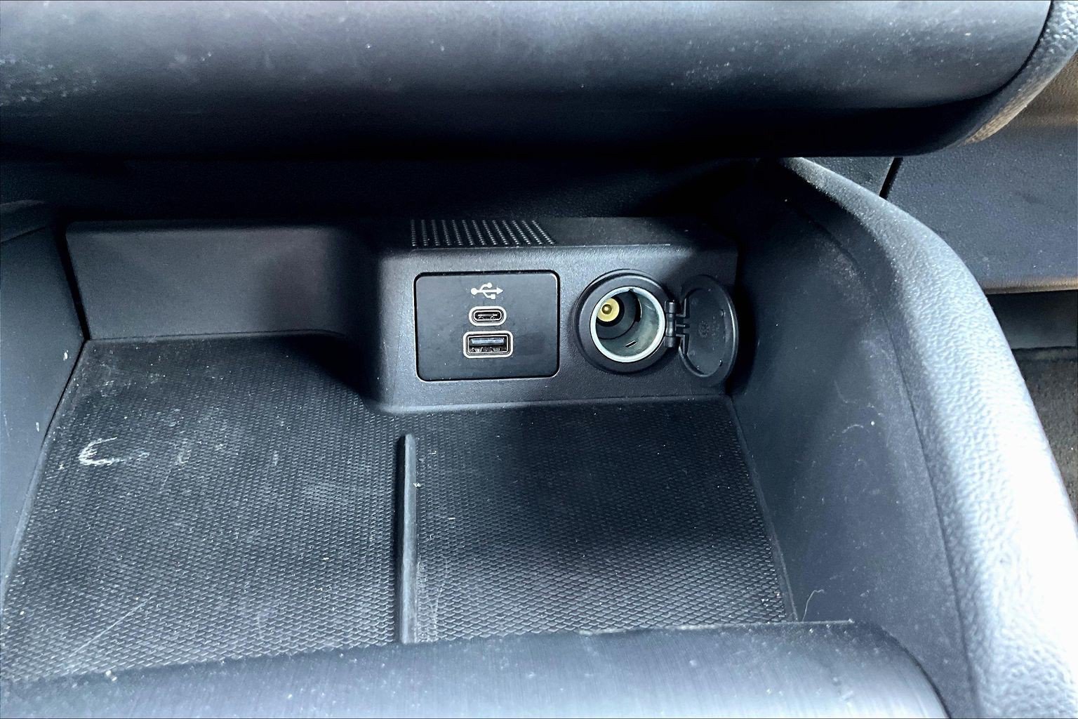 Used 2025 Ford Escape ST-Line Select AWD/4WD image 17